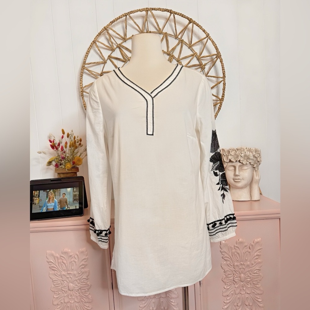 Chico's White Tunic with‎ Black Embroidery